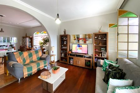 Casa à venda com 3 quartos, 360m² em Fernão Dias, Belo Horizonte