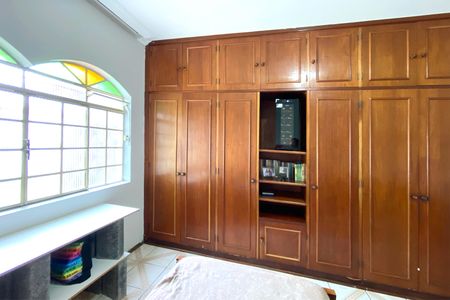 Casa à venda com 360m², 3 quartos e 2 vagas