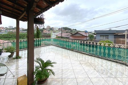 Casa à venda com 3 quartos, 360m² em Fernão Dias, Belo Horizonte