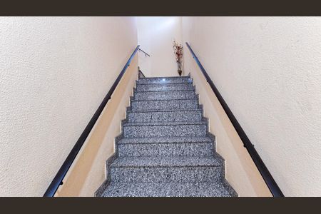 Apartamento para alugar com 94m², 2 quartos e 1 vagaEscada