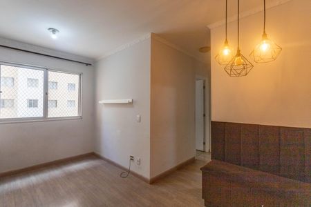 Sala  de apartamento para alugar com 2 quartos, 45m² em Canhema, Diadema