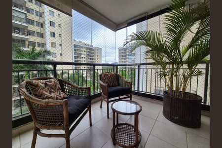 Apartamento para alugar com 68m², 2 quartos e 3 vagas