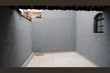 Casa à venda com 120m², 3 quartos e 2 vagasQuintal fundos area de serviço