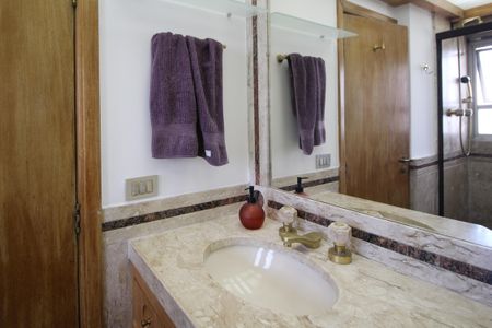 Apartamento para alugar com 94m², 3 quartos e 2 vagas Apartamento para alugar com 94m², 3 quartos e 2 vagasBanheiro da Suíte