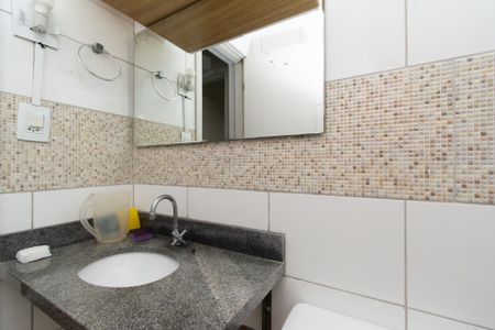 Banheiro de apartamento à venda com 2 quartos, 46m² em Parque Maracana, Contagem