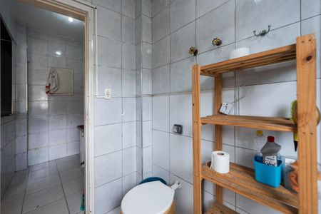 Banheiro de kitnet/studio para alugar com 1 quarto, 64m² em Itararé, Santos