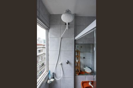 Chuveiro de kitnet/studio para alugar com 1 quarto, 64m² em Itararé, Santos