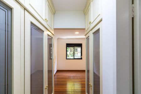 Apartamento à venda com 72m², 2 quartos e 2 vagas Apartamento à venda com 72m², 2 quartos e 2 vagasCloset da suíte