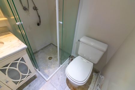 Apartamento à venda com 72m², 2 quartos e 2 vagas Apartamento à venda com 72m², 2 quartos e 2 vagasBanheiro da Suíte