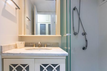 Apartamento à venda com 72m², 2 quartos e 2 vagas Apartamento à venda com 72m², 2 quartos e 2 vagasBanheiro da Suíte