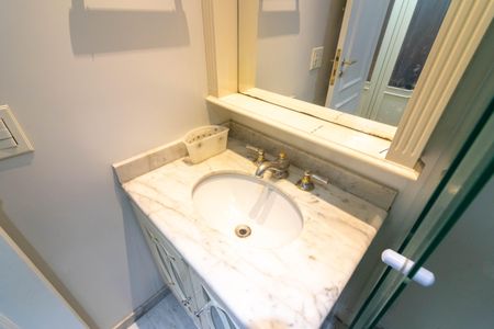 Apartamento à venda com 72m², 2 quartos e 2 vagas Apartamento à venda com 72m², 2 quartos e 2 vagasBanheiro da Suíte