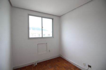 Quarto 1 de apartamento para alugar com 2 quartos, 52m² em Taquara, Rio de Janeiro