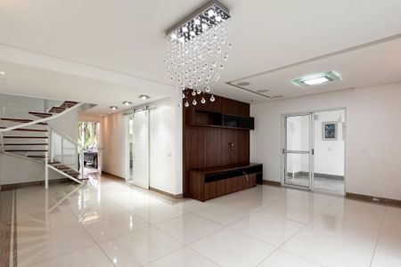 Sala de casa de condomínio para alugar com 3 quartos, 241m² em Dos Casa, São Bernardo do Campo