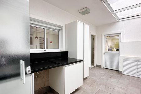 Casa de condomínio para alugar com 241m², 3 quartos e 4 vagas Casa de condomínio para alugar com 241m², 3 quartos e 4 vagasÁrea de Serviço