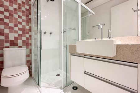 Casa de condomínio para alugar com 241m², 3 quartos e 4 vagas Casa de condomínio para alugar com 241m², 3 quartos e 4 vagasBanheiro da Suíte