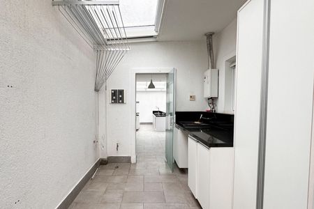 Casa de condomínio para alugar com 241m², 3 quartos e 4 vagas Casa de condomínio para alugar com 241m², 3 quartos e 4 vagasÁrea de Serviço