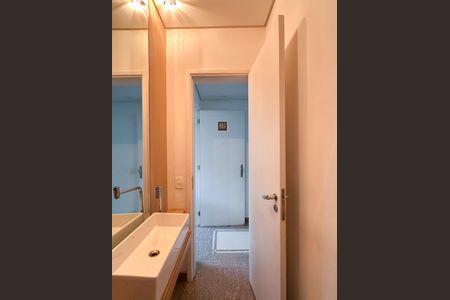 Casa de condomínio para alugar com 241m², 3 quartos e 4 vagas Casa de condomínio para alugar com 241m², 3 quartos e 4 vagasLavabo 1