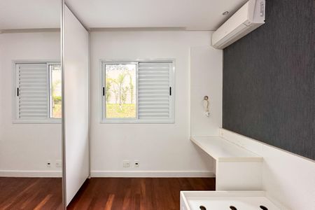 Casa de condomínio para alugar com 241m², 3 quartos e 4 vagas Casa de condomínio para alugar com 241m², 3 quartos e 4 vagasSuíte