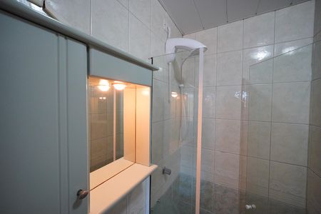 Banheiro de apartamento para alugar com 2 quartos, 39m² em Canasvieiras, Florianópolis
