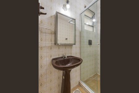 Banheiro de apartamento para alugar com 1 quarto, 45m² em Petrópolis, Porto Alegre