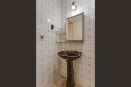 Banheiro de apartamento para alugar com 1 quarto, 45m² em Petrópolis, Porto Alegre