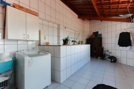 Casa à venda com 320m², 3 quartos e 2 vagasCasa 1 - Área de serviço