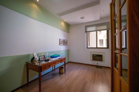 Apartamento à venda com 146m², 3 quartos e 2 vagasQuarto 3