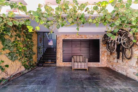 Casa para alugar com 166m², 3 quartos e 2 vagasFachada - Plaquinha