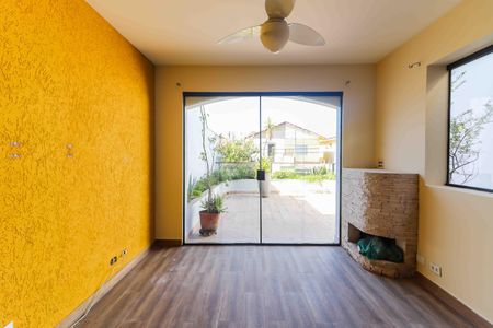 Sala de casa para alugar com 3 quartos, 166m² em Jardim das Vertentes, São Paulo