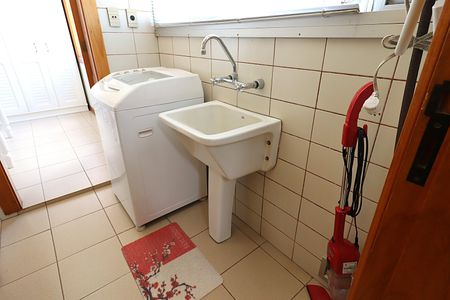 Apartamento à venda com 243m², 3 quartos e 2 vagasÁrea de Serviço