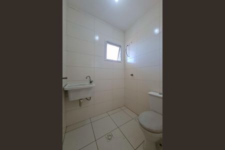 Banheiro de kitnet/studio para alugar com 1 quarto, 46m² em Vila Caiçara, Praia Grande