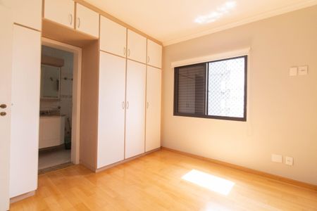 Apartamento à venda com 125m², 3 quartos e 2 vagasSuíte 2