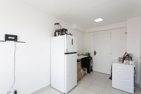 Sala / Cozinha  de apartamento para alugar com 2 quartos, 32m² em Vila Carmosina, São Paulo