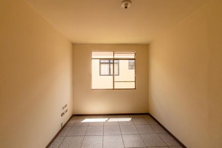 Sala de apartamento para alugar com 2 quartos, 48m² em Uberaba, Curitiba