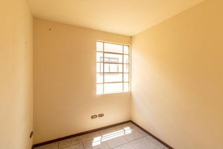 Quarto 2 de apartamento para alugar com 2 quartos, 48m² em Uberaba, Curitiba