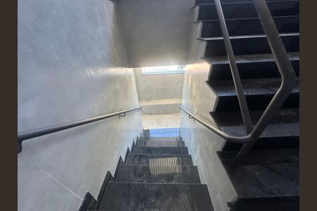 Apartamento para alugar com 53m², 2 quartos e sem vagaEscada