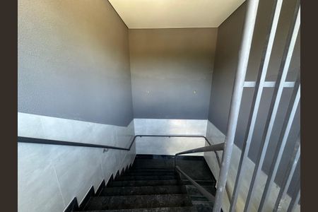 Apartamento para alugar com 53m², 2 quartos e sem vagaEscada