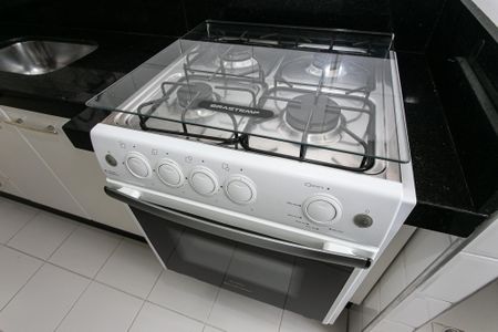 Apartamento para alugar com 55m², 2 quartos e 1 vaga Apartamento para alugar com 55m², 2 quartos e 1 vagaCozinha - Fogão