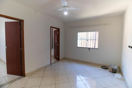 Casa à venda com 50m², 2 quartos e sem vaga Casa à venda com 50m², 2 quartos e sem vagaSala