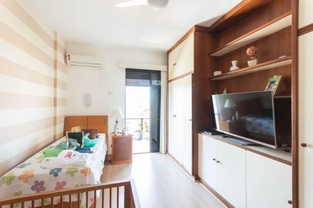 Apartamento à venda com 138m², 3 quartos e 2 vagasSuíte 2
