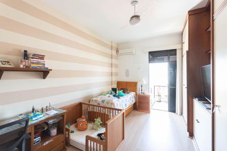 Apartamento à venda com 138m², 3 quartos e 2 vagasSuíte 2