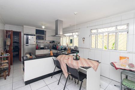 Casa à venda com 134m², 3 quartos e 2 vagasCozinha e sala de jantar