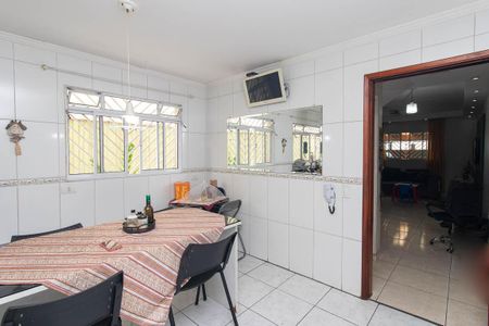 Casa à venda com 134m², 3 quartos e 2 vagasCozinha e sala de jantar