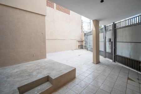 Casa à venda com 250m², 4 quartos e 3 vagas Casa à venda com 250m², 4 quartos e 3 vagasÁrea comum