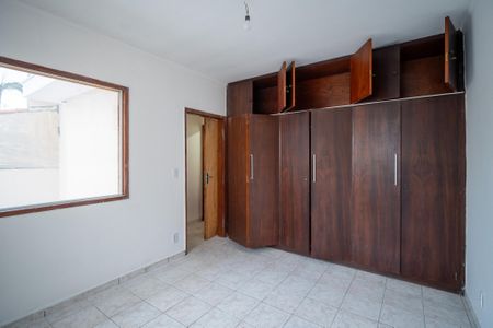 Casa à venda com 250m², 4 quartos e 3 vagas Casa à venda com 250m², 4 quartos e 3 vagasQuarto 1