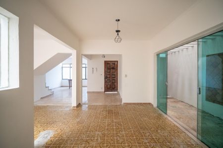 Casa à venda com 250m², 4 quartos e 3 vagas Casa à venda com 250m², 4 quartos e 3 vagasSala