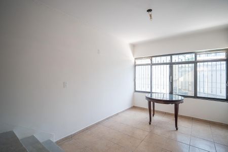 Casa à venda com 250m², 4 quartos e 3 vagas Casa à venda com 250m², 4 quartos e 3 vagasSala