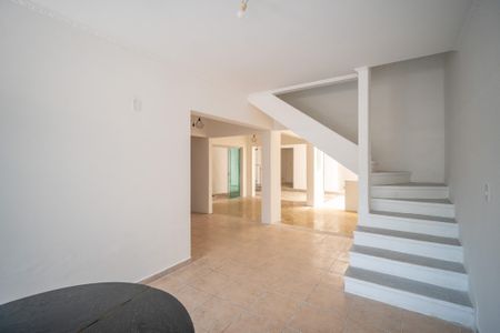 Casa à venda com 250m², 4 quartos e 3 vagas Casa à venda com 250m², 4 quartos e 3 vagasSala