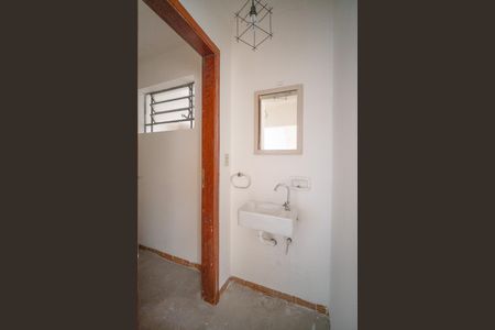 Casa à venda com 250m², 4 quartos e 3 vagas Casa à venda com 250m², 4 quartos e 3 vagasBanheiro de serviço