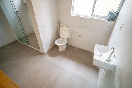 Casa à venda com 250m², 4 quartos e 3 vagas Casa à venda com 250m², 4 quartos e 3 vagasBanheiro social